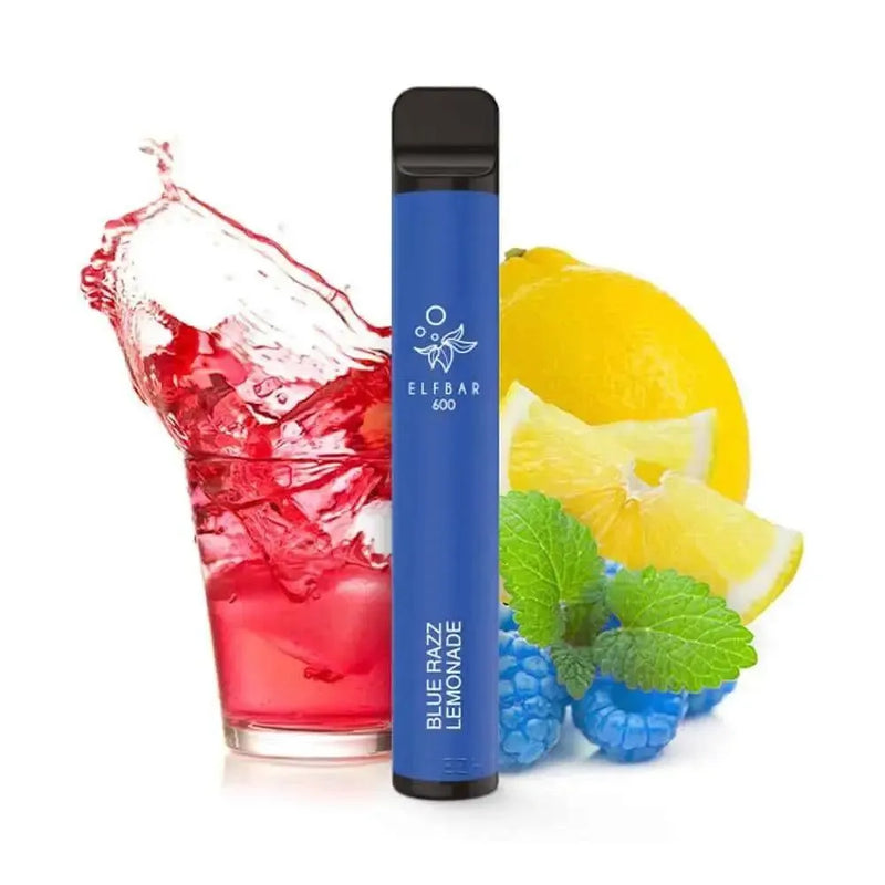 Elf Bar 600 Blue Razz Lemonade E-Zigarette vor spritzigem Getränk, Zitrone, Blaubeeren und Minzblättern