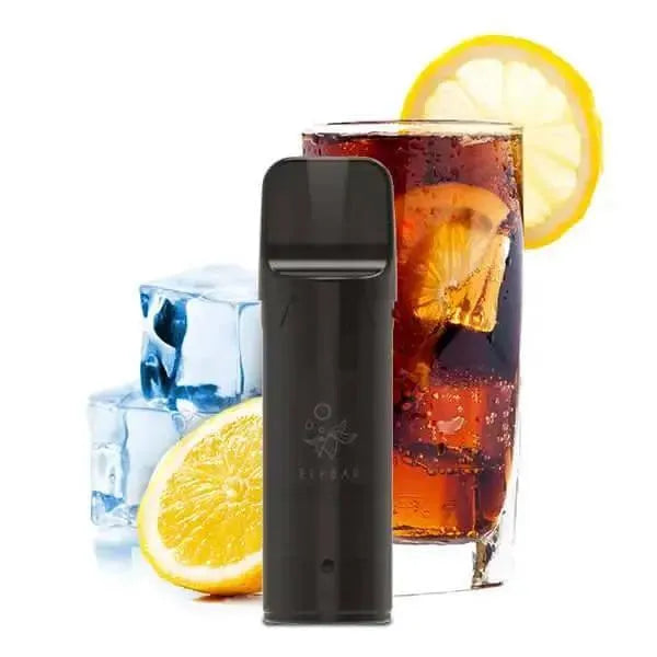 Schwarzes Elfa E-Zigaretten-Gerät vor einem Glas Cola mit Eiswürfeln und Zitronenscheiben