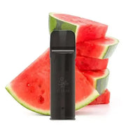 Schwarzes Elfa Pod Vape Gerät vor frischen Wassermelonenstücken mit rotem Fruchtfleisch